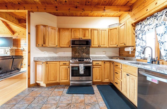 Horizon Retreat | Hot Tub | Lake Views | Game Room