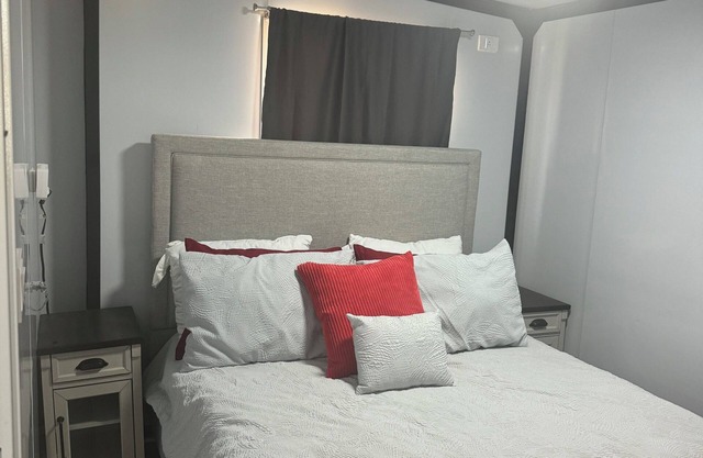 Horse camp casita in wittmann, Arena, Stalls, pool table, pickleball courts!