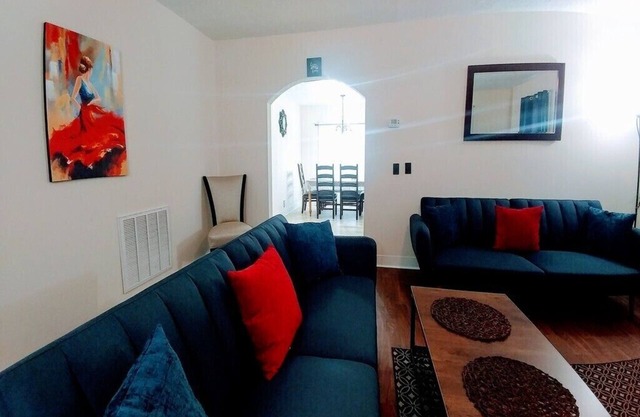 Horse Cave Cottage (Sleeps 13) Mammoth Cave 9.4mi