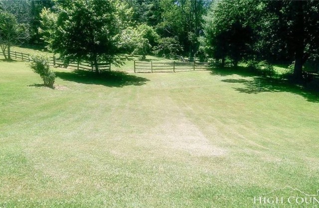 Horse Friendly Setting , Convenient to Old Beau Golfing & the Blue Ridge Pwy