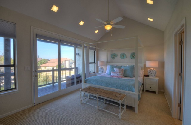 Horseshoe Bay - Fun in the Sun