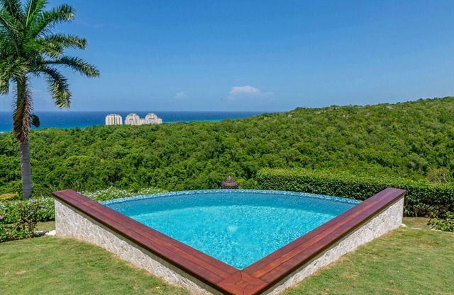 Hospitality Expert HSF: Private Pool, Beach, Chef
