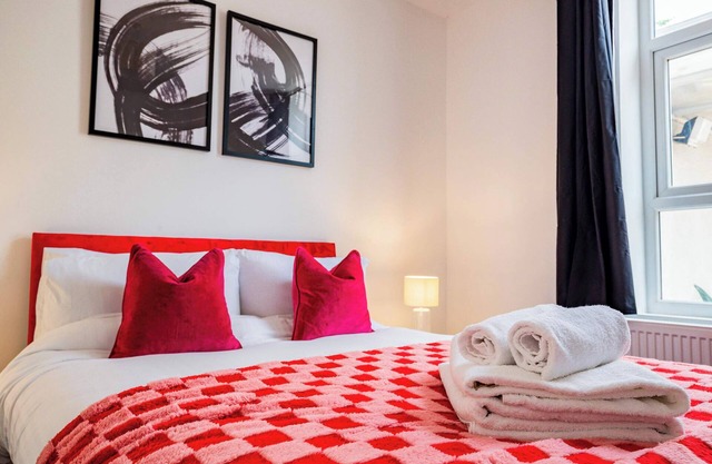 Host & Stay | Bromyard Flat 2