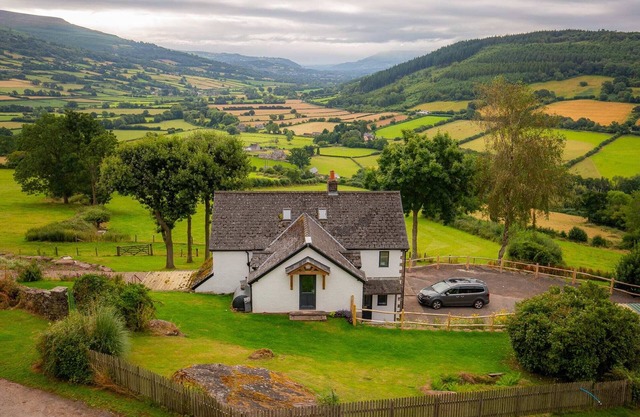 Host & Stay | Trem Y Cwm