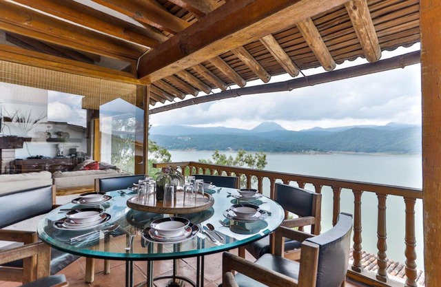 Hostpal Casa Palomares con vista al lago