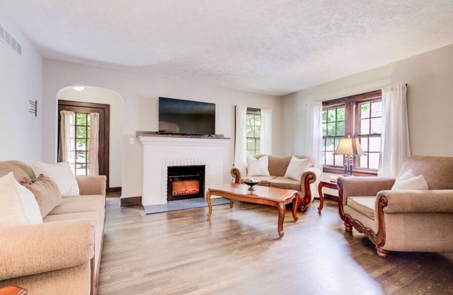 Hot tub, 4bd Family Home - Bertrand Cottage