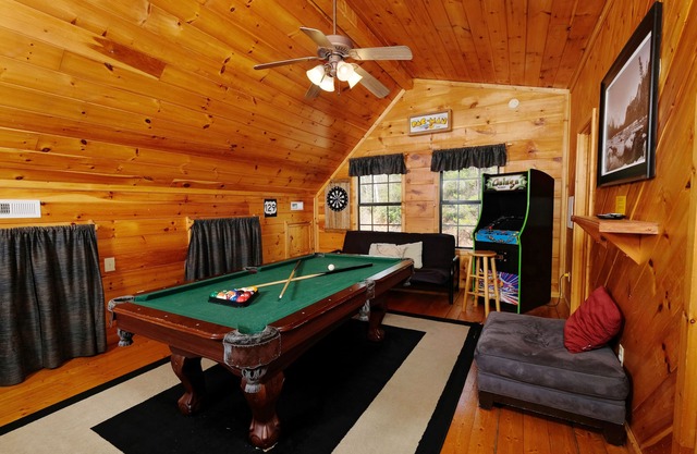 Hot tub and pool table- perfect 2 BR log cabin!