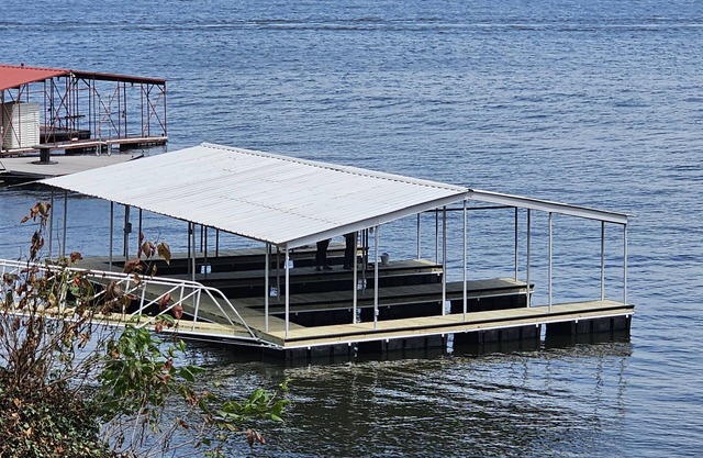 Hot tub, boat dock and lakeside with this snug small cabin. TINY BEDROOMS