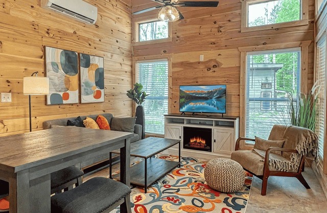 Hot Tub Dog-Friendly Free Dollywood Tckt Perfect for 2 Whispering Woods