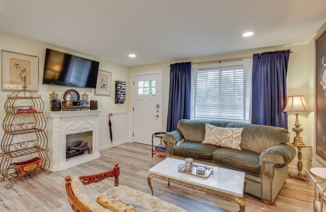 Hot Tub & Fenced Yard: Cozy Cottage Grove Home