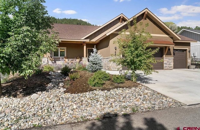 Hot Tub, Fire Pit, Fenced Yard, 15 Min to Skiing!