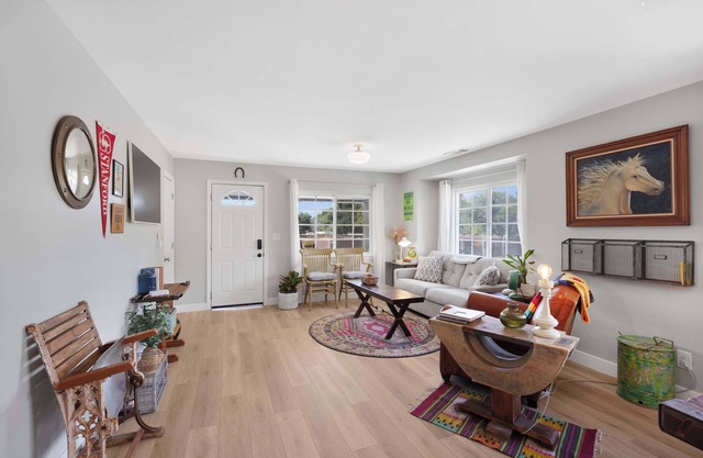 Hot Tub, Fire Pit, Pet-Friendly, Walk to Bell St.