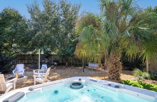 Hot Tub, Fire Pit, King Bed! Easy Walk to Beach! Pets Allowed