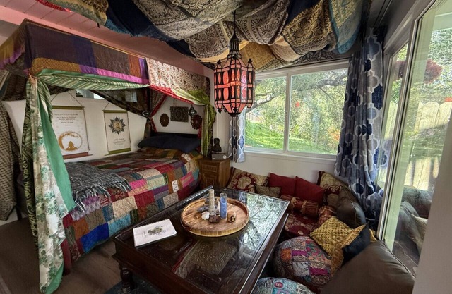 Hot Tub, Garden Patio, Canopy Bed - The Zen Den