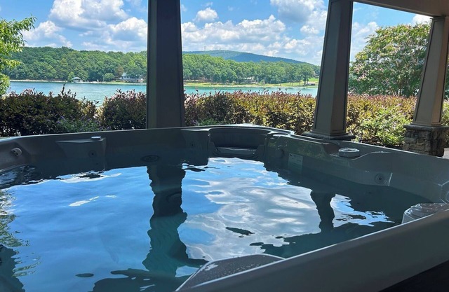 HOT TUB HAS ARRIVED! 3 Bedrooms, 1 Flex Room, 4 Bathrooms! Come Visit 'Worth The Wait'! - BUT, YOU