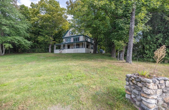 Hot Tub, Huge Yard, Central, Large Groups Welcome!