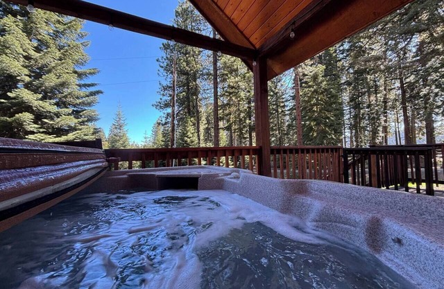 HOT TUB! Mountain Lake Cabin w/2 BATHS! 33