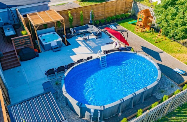 Hot Tub/Outdoor Sauna/Heated Pool/5 Min To Falls