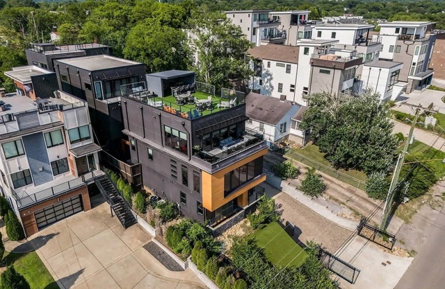 Hot Tub, Rooftops, Skyline Views, 5Mins to Stadium, Two Homes with Sleeping Spac