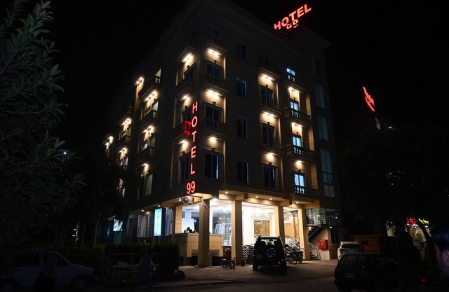 Hotel 99