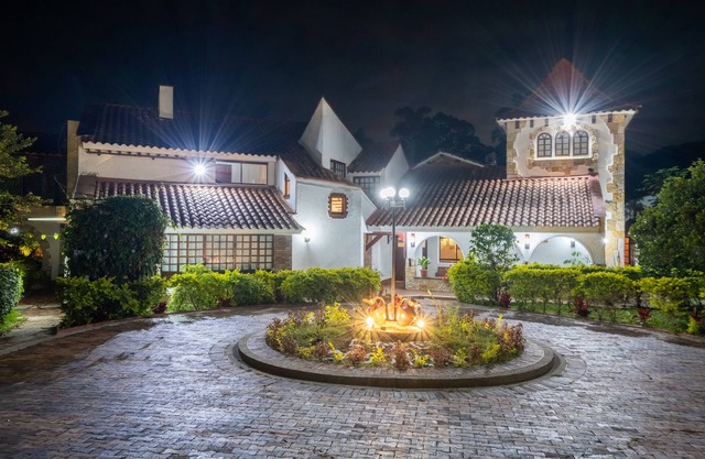 Hotel Chalet El Castillo by Majuva