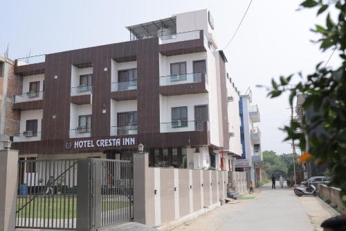 HOTEL CRESTA INN ,Agra