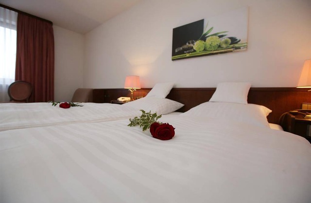 Hotel ∙ Double room, shower and bath, toilet, standard