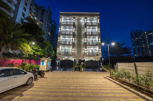 Hotel Exotica Avenue - Business-Friendly Stay, Golf Course Road, Cyberhub, One Horizon Center & Metro