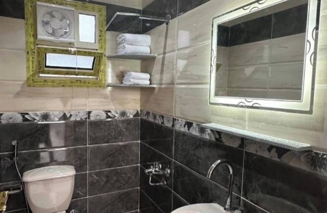 hotel in marvelous view infront of the pyramids directly with AC, WiFi.