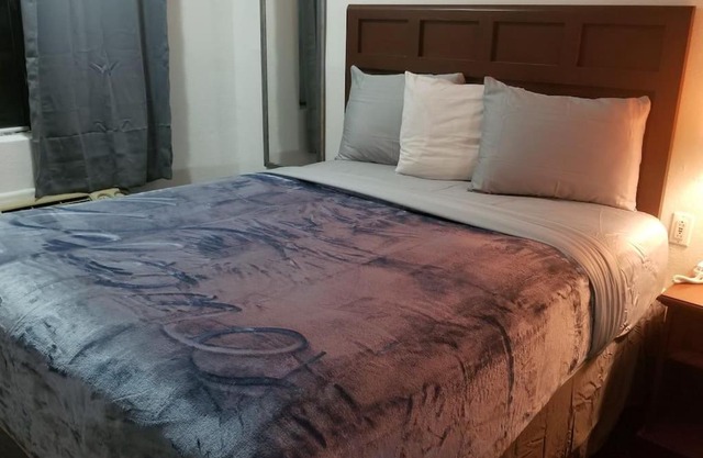 Hotel King Bed Hotel Room 114 Booking