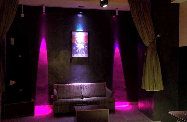 HOTEL MALLIKA COMPANY SL. nIn Freetown with WiFi, AC, Restaurant, Free Parking.