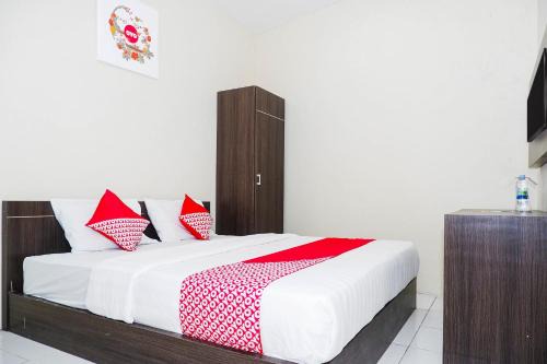 Oyo Candi Residence 