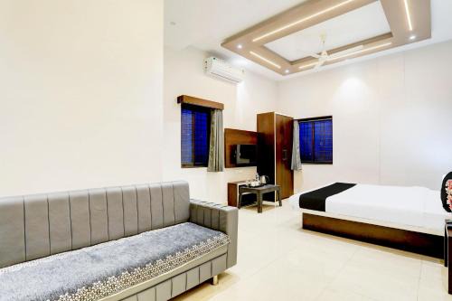 Hotel O Yuvraj Dhage Plot Shivshakti Maidan