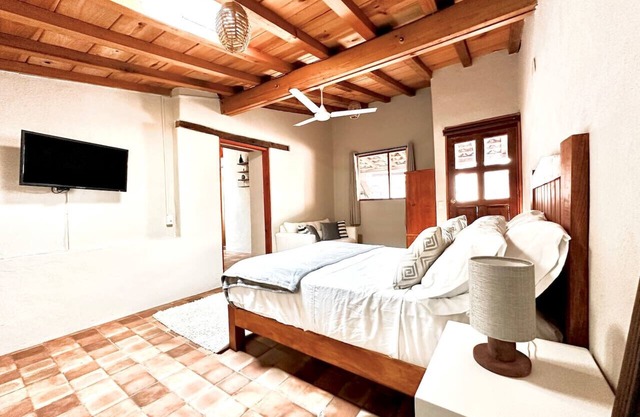 Hotel Room, one block from the Lake centr 9