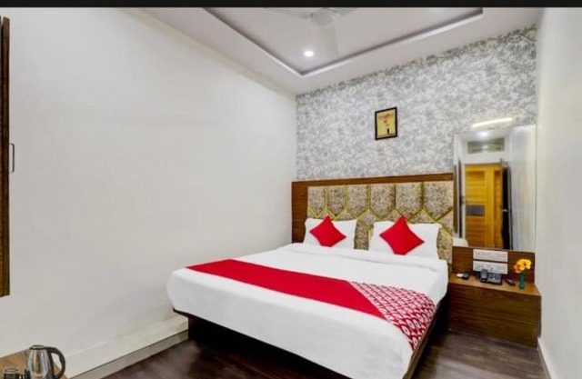 HOTEL SAROVAR INN