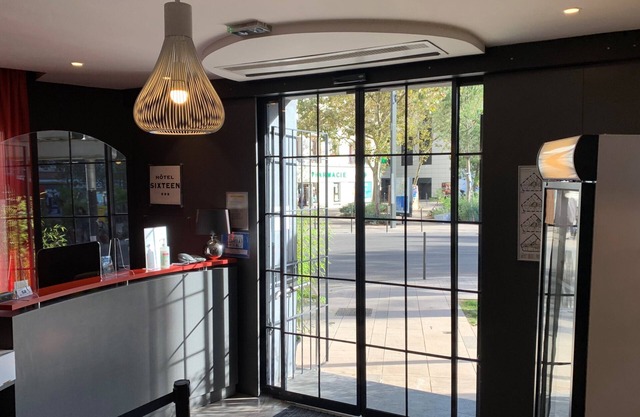 Hotel Sixteen Paris Montrouge