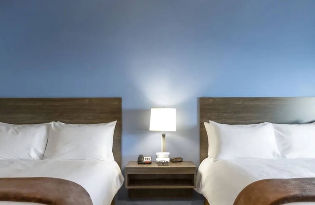 Hotel w/In-Room Kitchen, Free Parking, Pet-Friendly, Near Savannah Airport