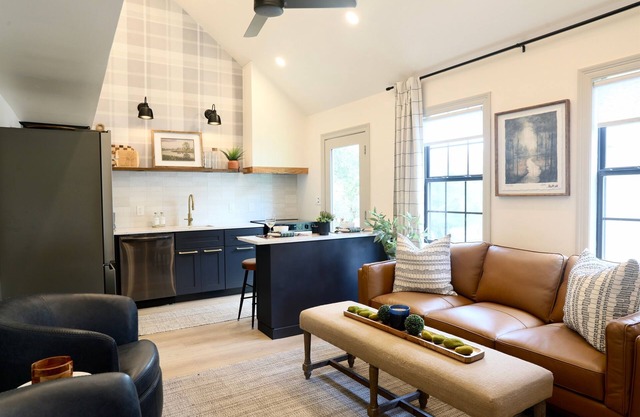 House 2.6 miles from Ole Miss + 3 miles to The Square + King Beds + Remodeled