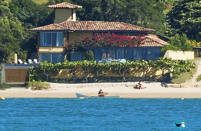 House 6 suites on the edge of Ferradura beach