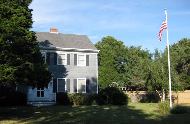 House by the Bay with Large In-ground Pool, Steps from Beach