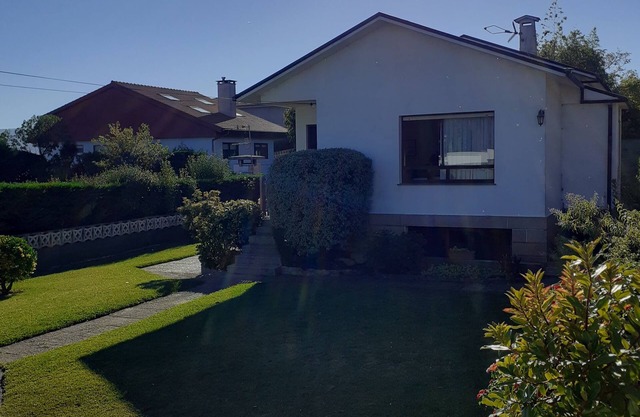 House chalet between the sea and the mountains. Quiet and well communicated
