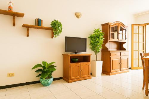 House Clery - Appartamento con cortile a Sos Alinos