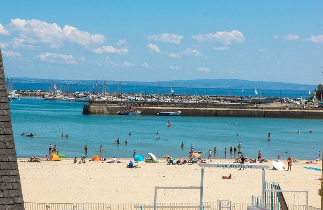 House close to a nice beach, shops and restaurants