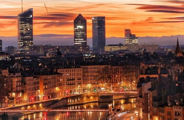 House-garden-jacuzzi near Lyon: FourviereCathedral-ConfuenceMusuem-Lyon OldTown