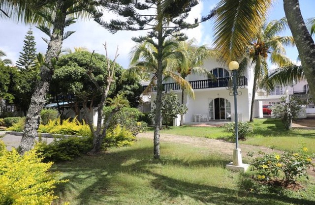 House in residence, quiet, collective swimming pool, 1.8 km from the beach