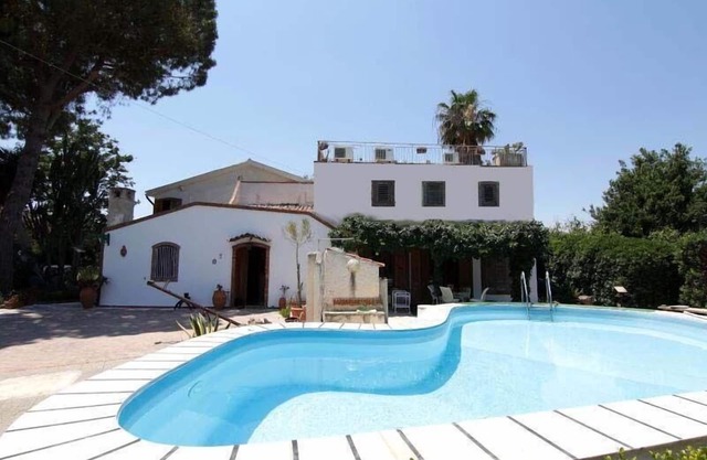 House in Syracuse with private pool