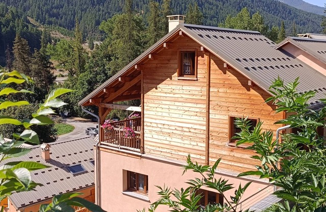House in the heart of the village of Aiguilles. Ideal for exploring the Queyras