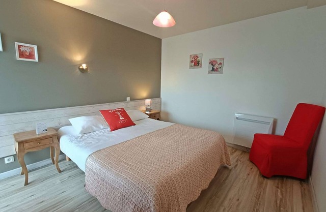 House L'Ecume Erquy *Pool* *Beach at 800m*