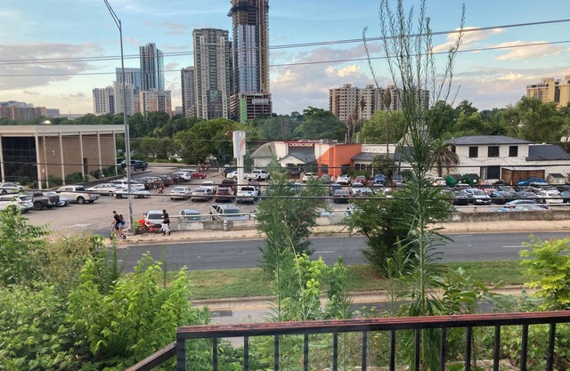 House near SOCO, ACL,SXSW,downtown,WiFi, AC, kitchen,washer,dryer, river,views.