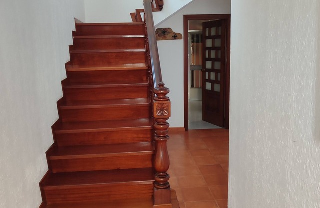 House near the sea, with possibility to go to the islands cies, ons, salvora.